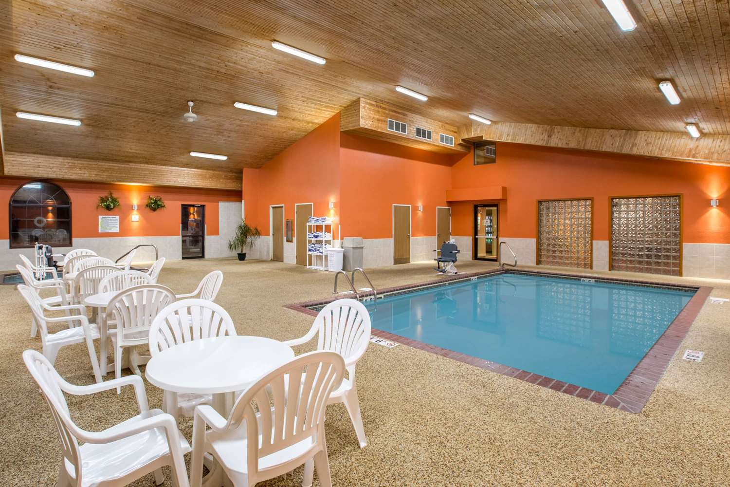 Super 8 By Wyndham Brookings 3/12