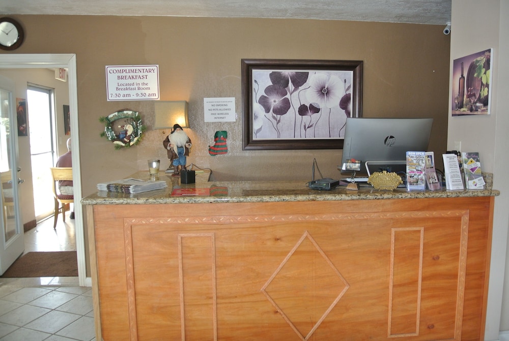 Vino Inn & Suites (ex Rancho Tee Motel) 8/63