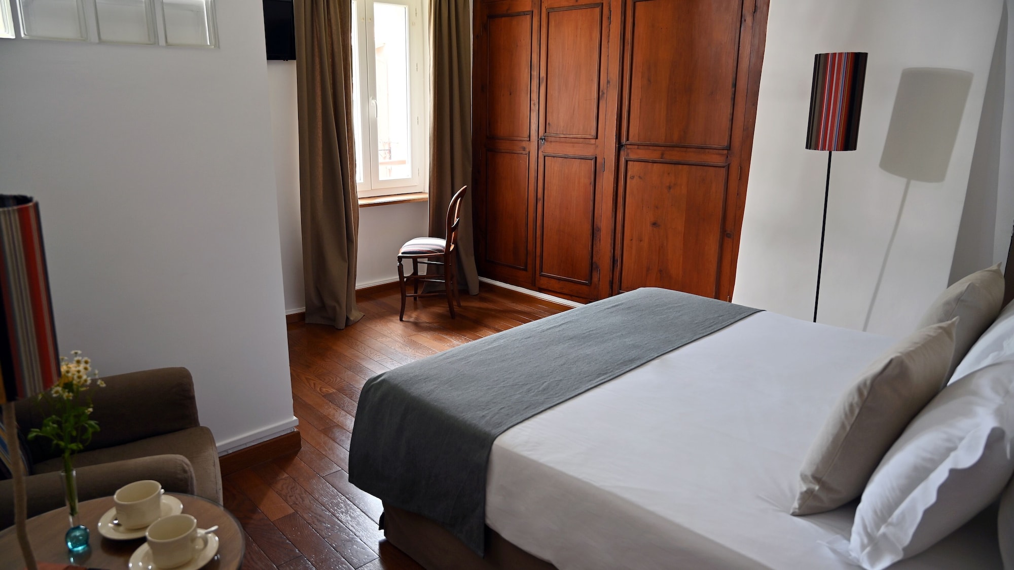 COMFORT, QUEEN BED, CITY VIEW