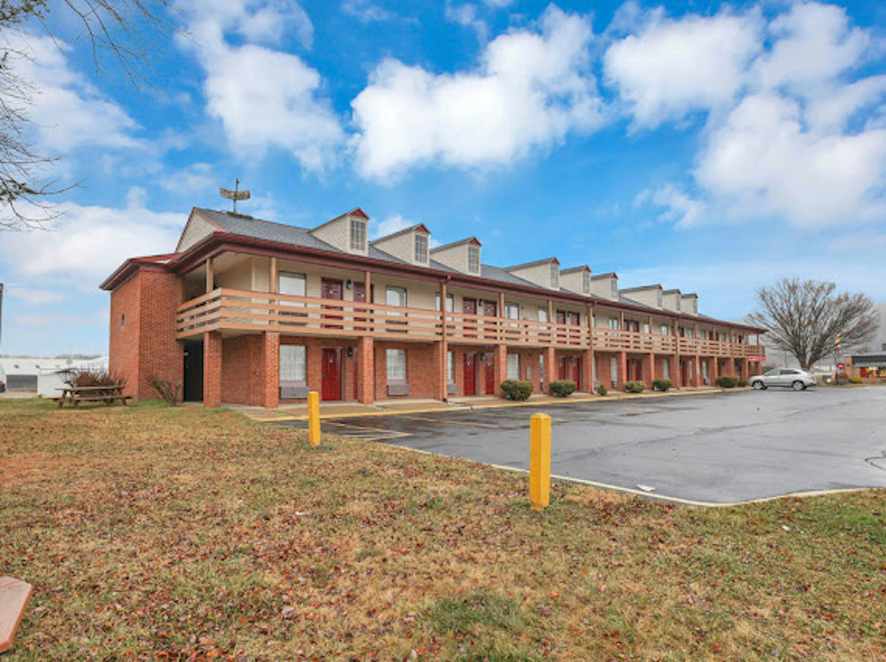 Red Roof Inn Uhrichsville 2/33