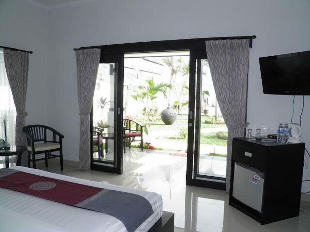 Kelapa Lovina Beach Villas 9/47