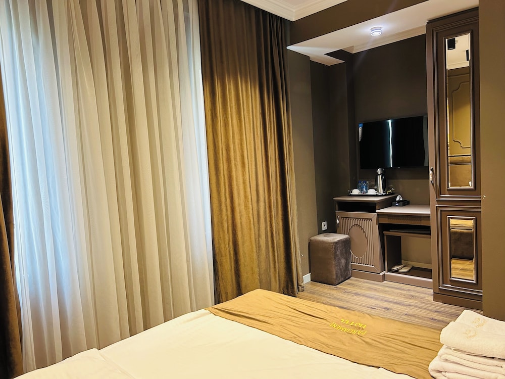 Parliament Hotel & Restaurant 37/56