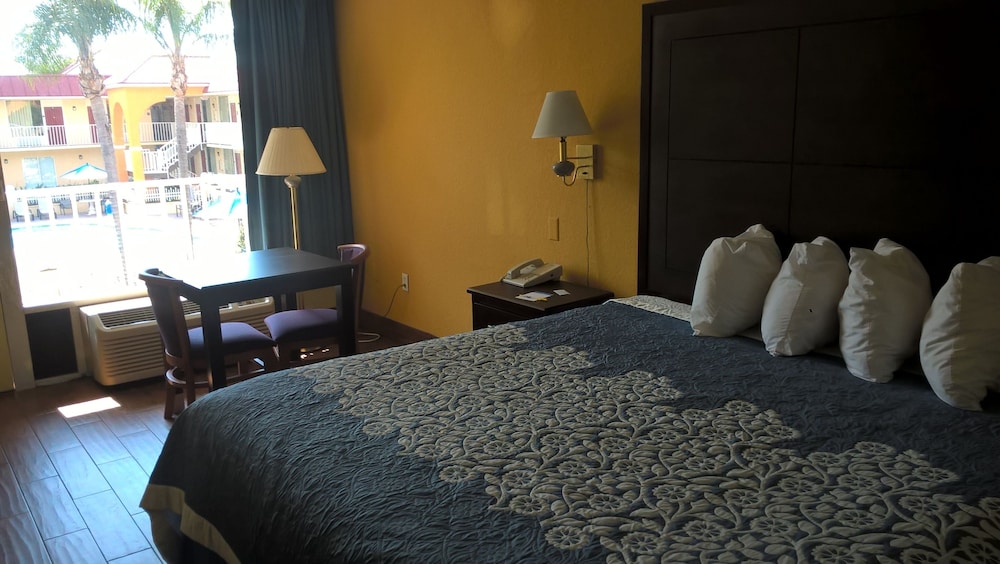 Days Inn & Suites By Wyndham Port Richey 16/45