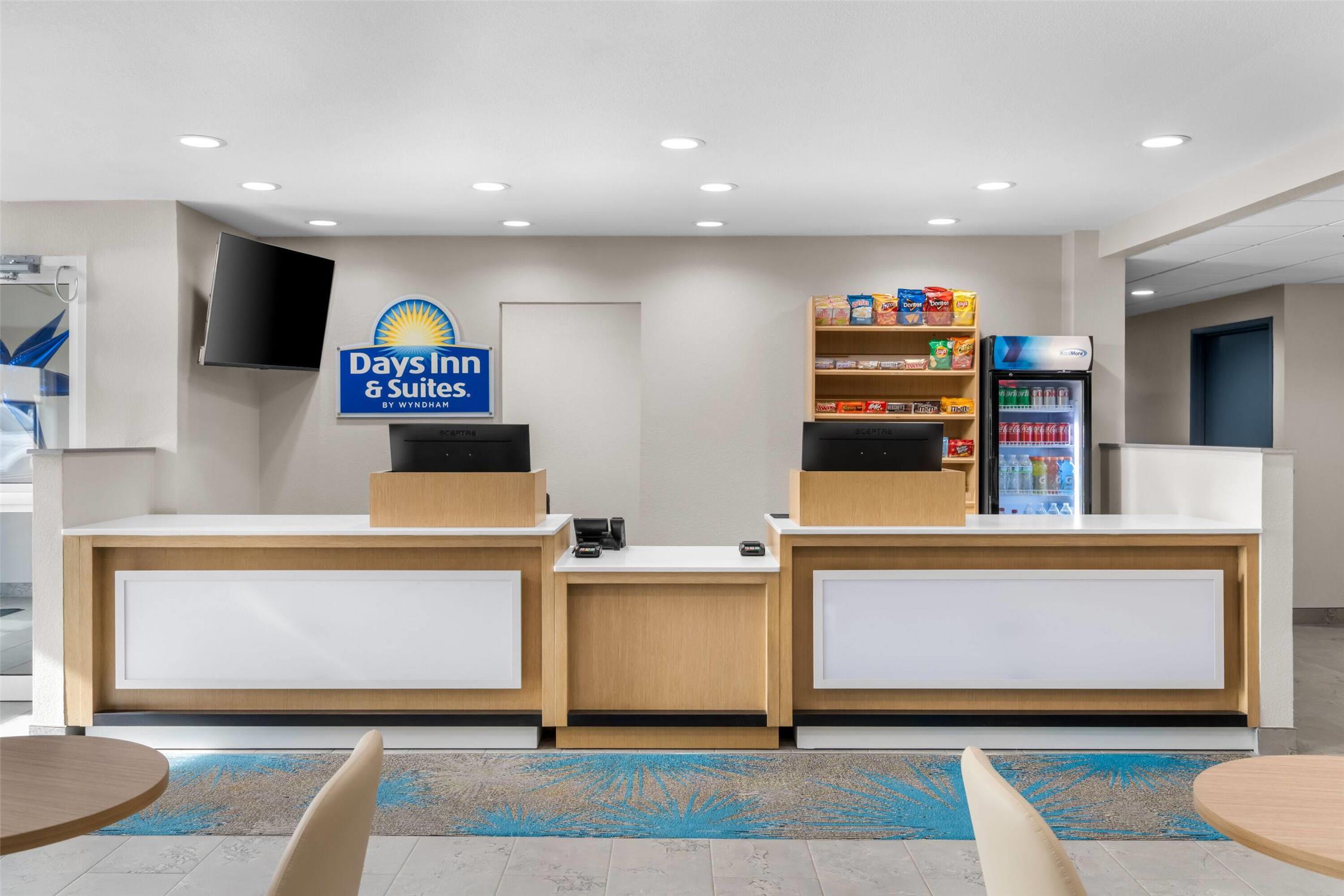 Days Inn & Suites by Wyndham Brandon Amphitheater 11/27
