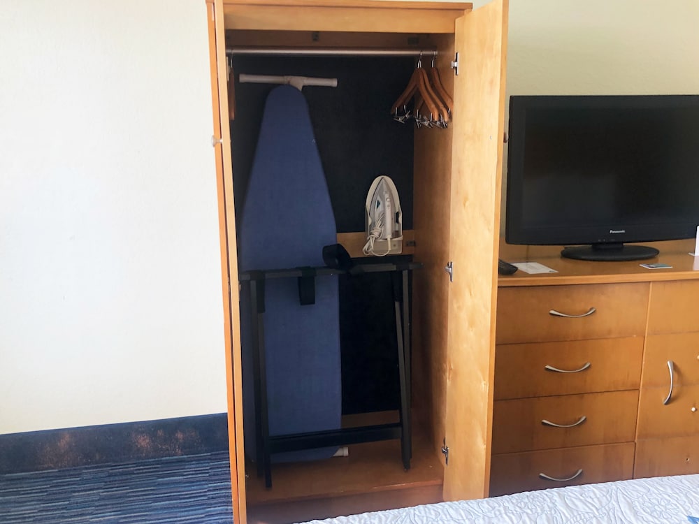 Days Inn By Wyndham Cocoa Beach Port Canaveral 28/44