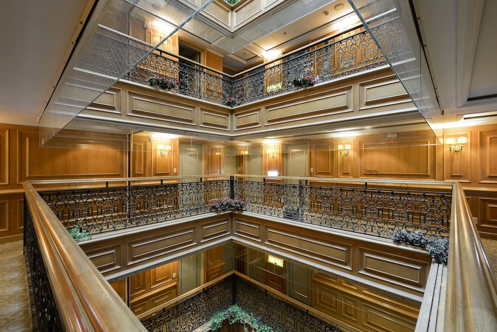 Forbes Hotel 15/20
