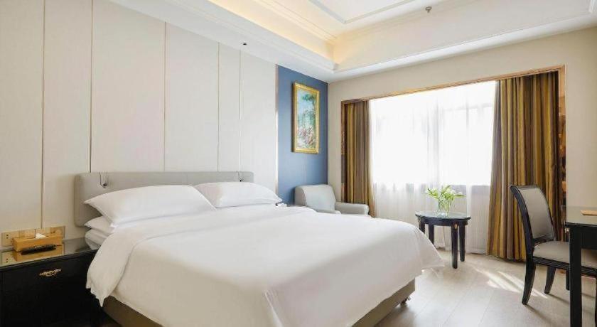 Vienna Hotel (Xiamen Airport, Jiangtou Metro Station) 24/51
