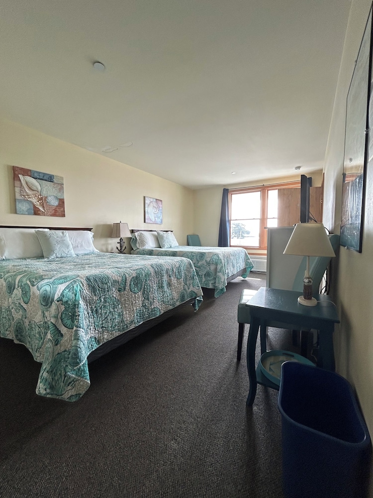 The Anchor Motel 7/44