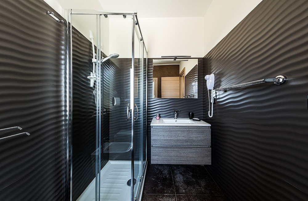 Ariston Suite 12/69