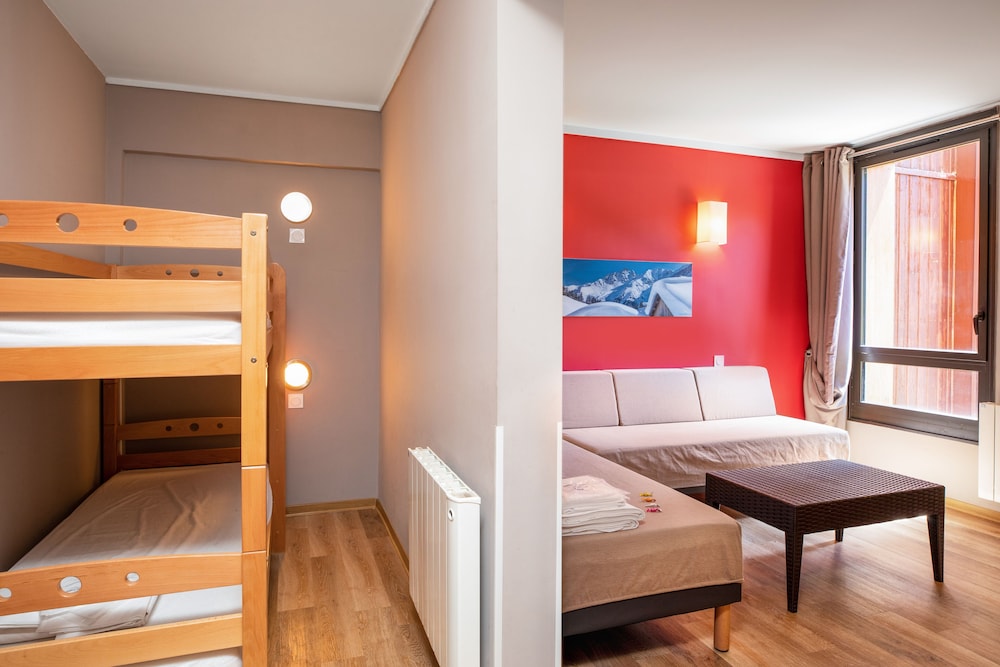 SOWELL RESIDENCES New Chastillon 23/76