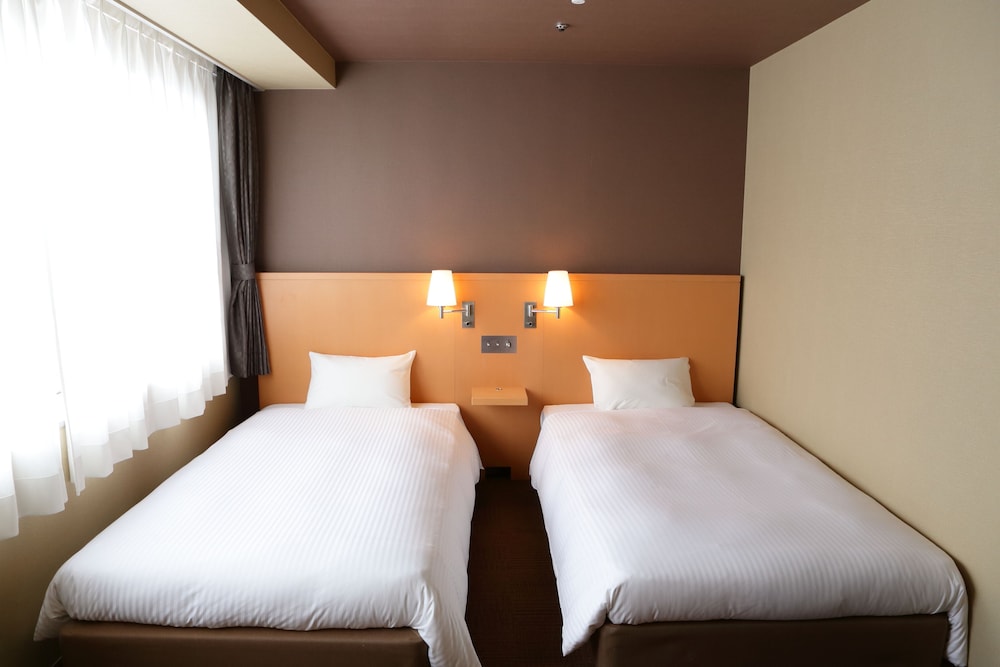 ROOM, TWIN BEDS