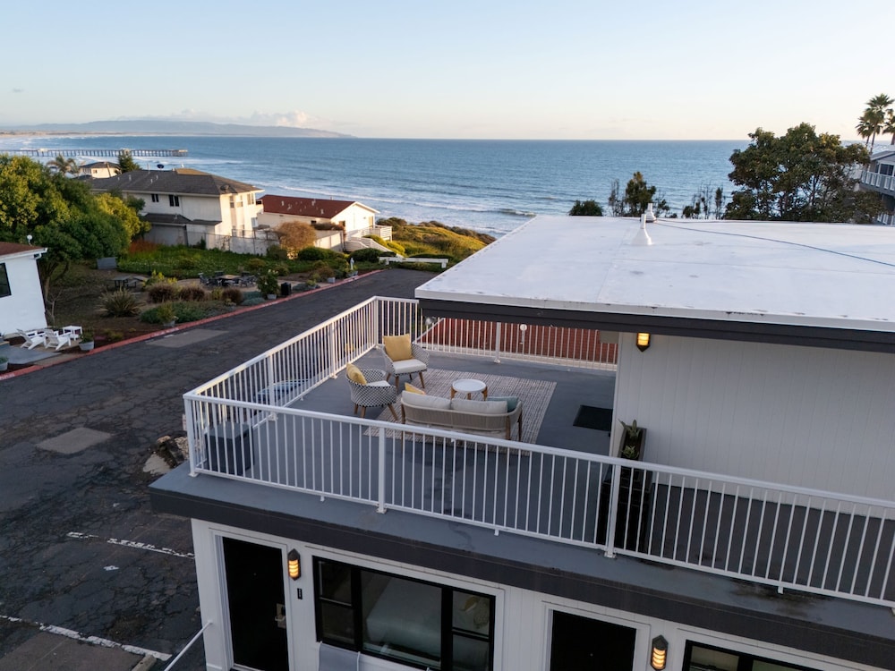Tides Oceanview Inn & Cottages in PISMO BEACH - CA