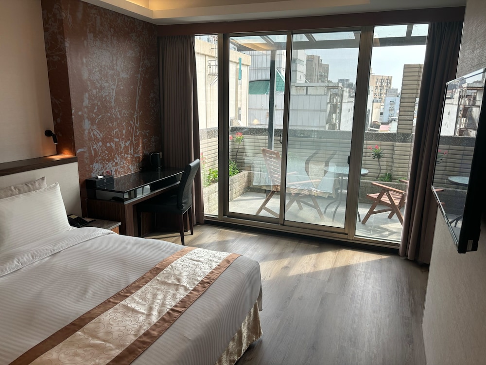 Deluxe, Balcony