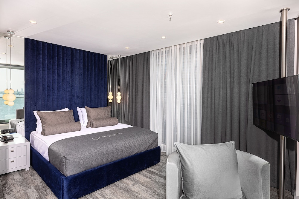 Deluxe, Sea View