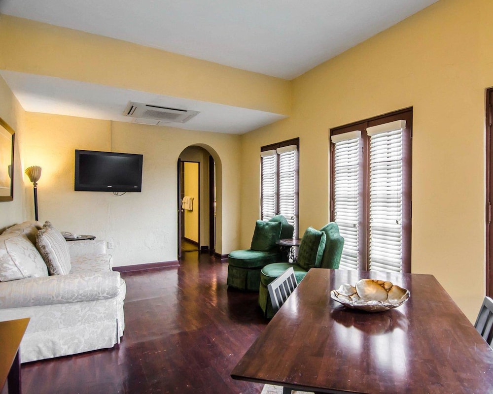 Hotel Seville 24/49