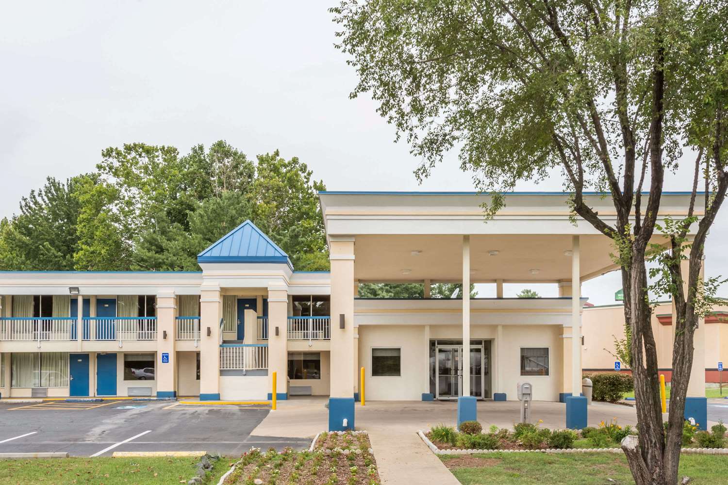 Days Inn By Wyndham Fredericksburg North 2/41