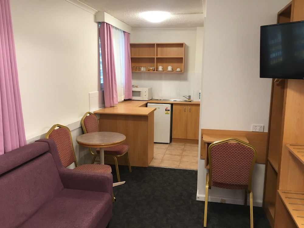 Edgecliff Lodge Motel 47/67