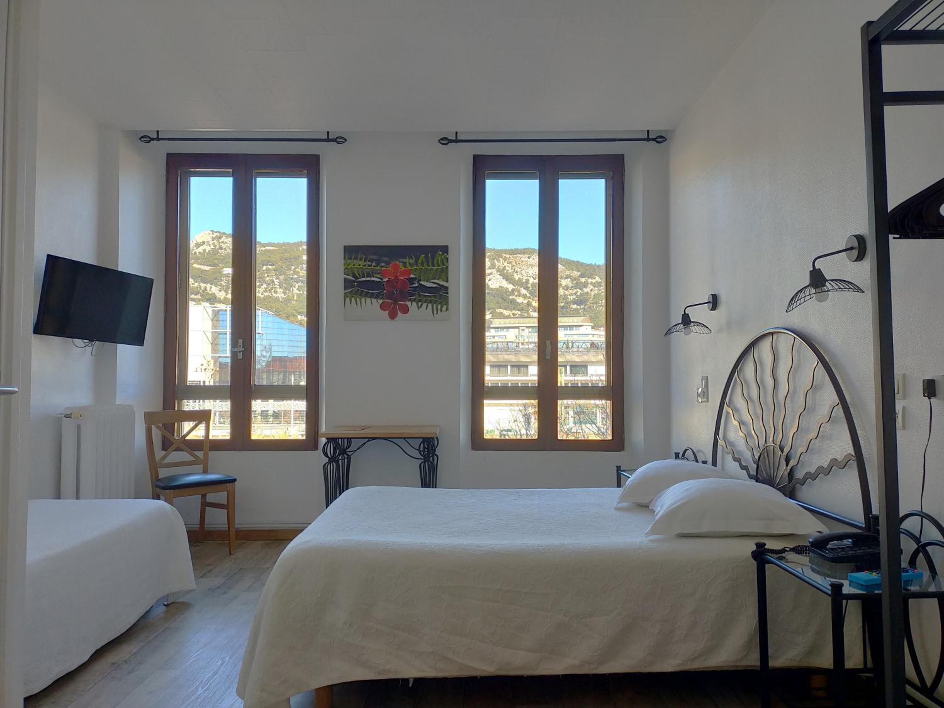 Superior, Double Bed, Hill View