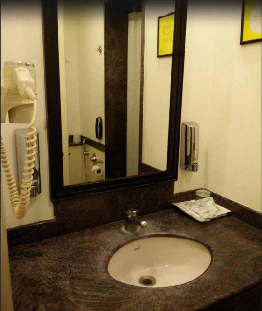 Lemon Tree Hotel Gachibowli Hyderabad 23/64