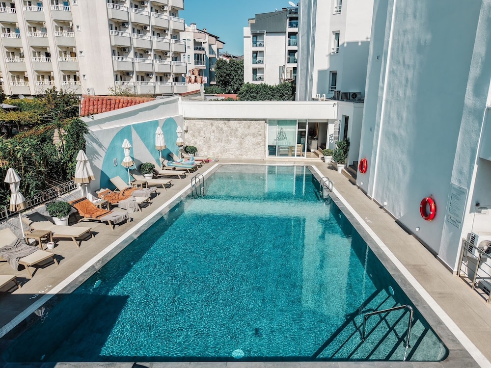 The Beachfront Hotel - Adults Only +16 47/49