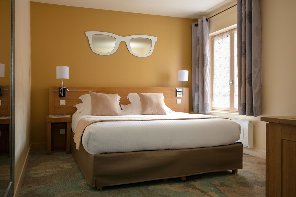 Hotel Du Dauphin Les Loges 16/50