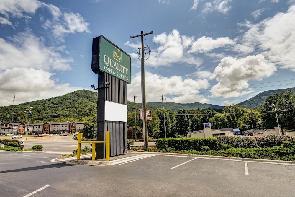 Quality Inn Suites Biltmore East 24/29