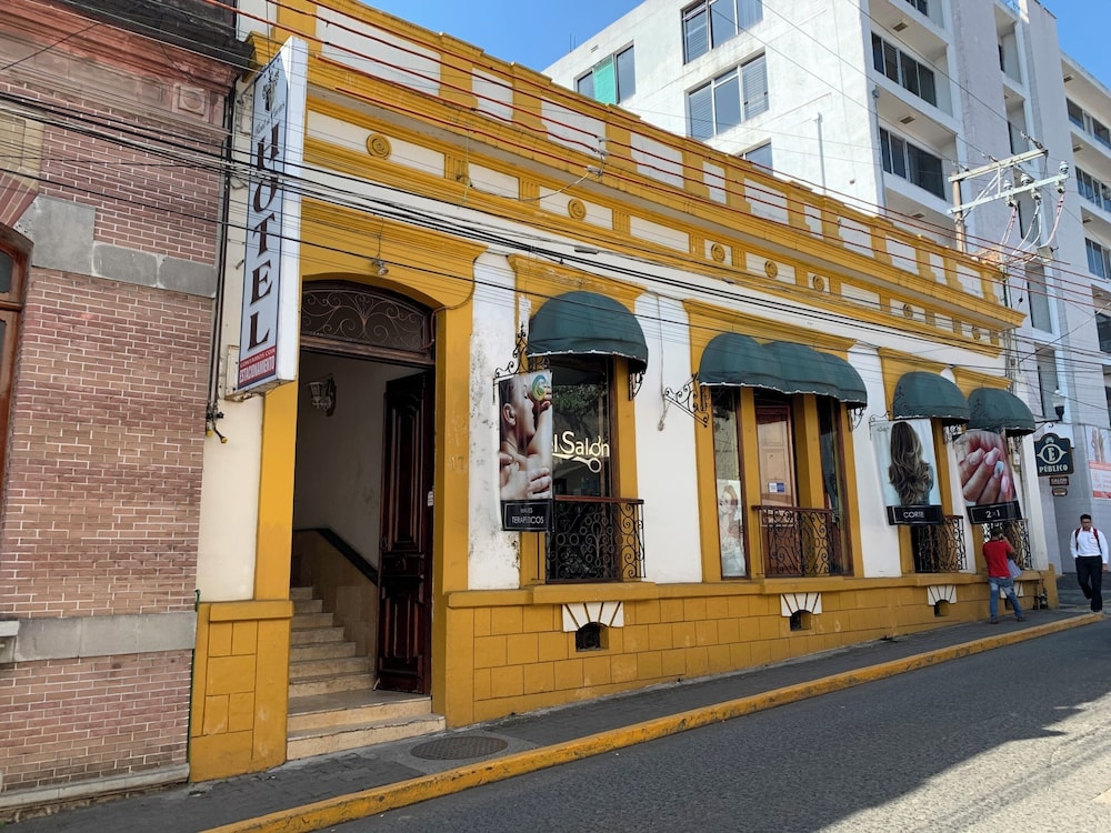 OYO Hotel Real De Cortes 27/28