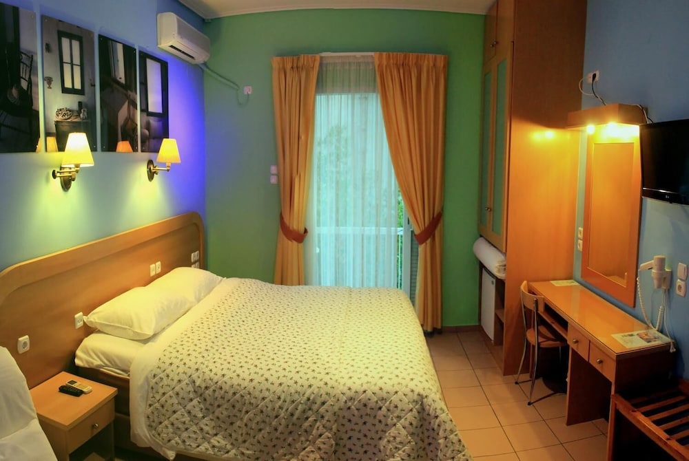 HOTEL SEGAS 16/43