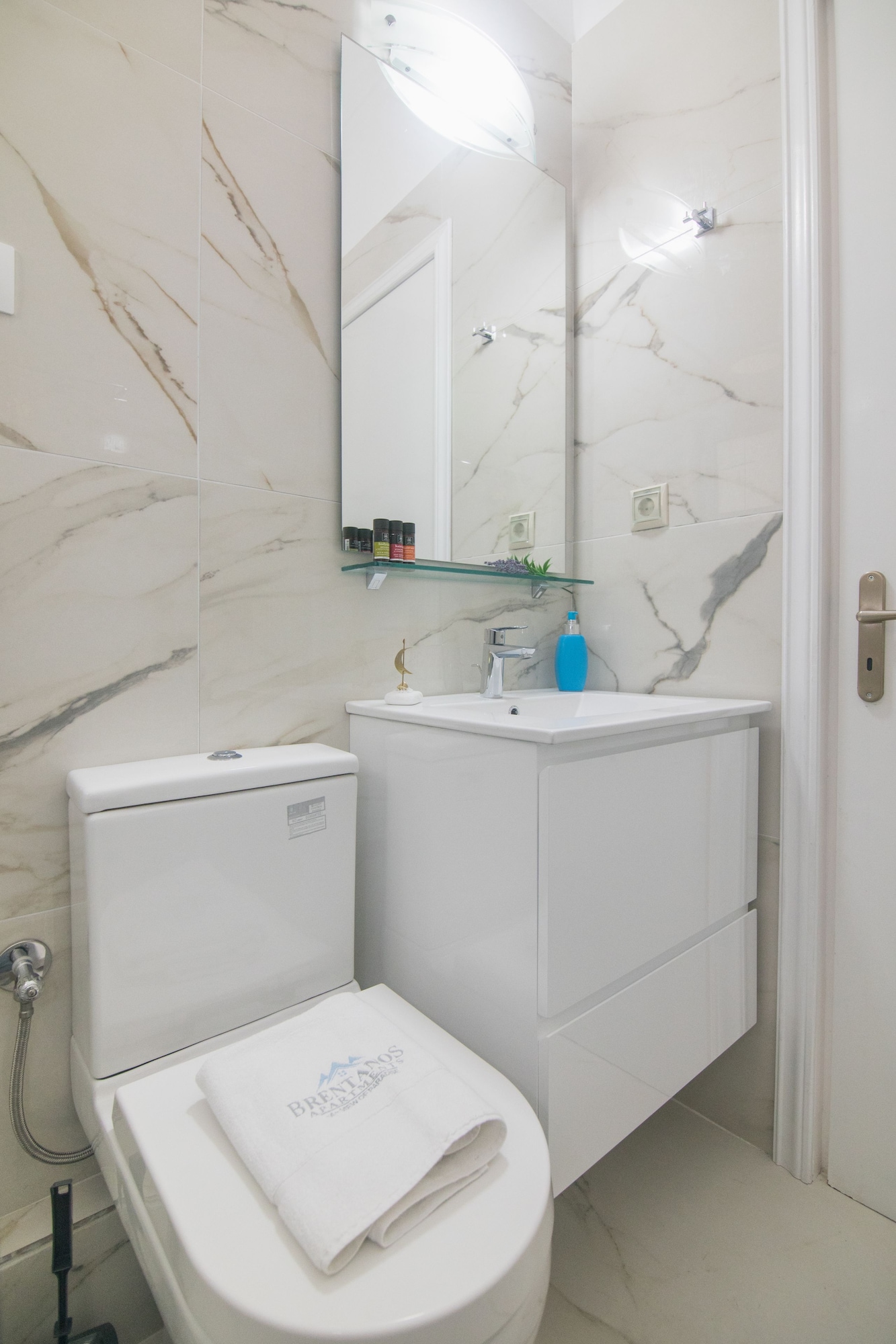 شقة بسرير مزدوج بغرفة نوم واحدة، Brentanos Apartments - View Of Paradise 3/3