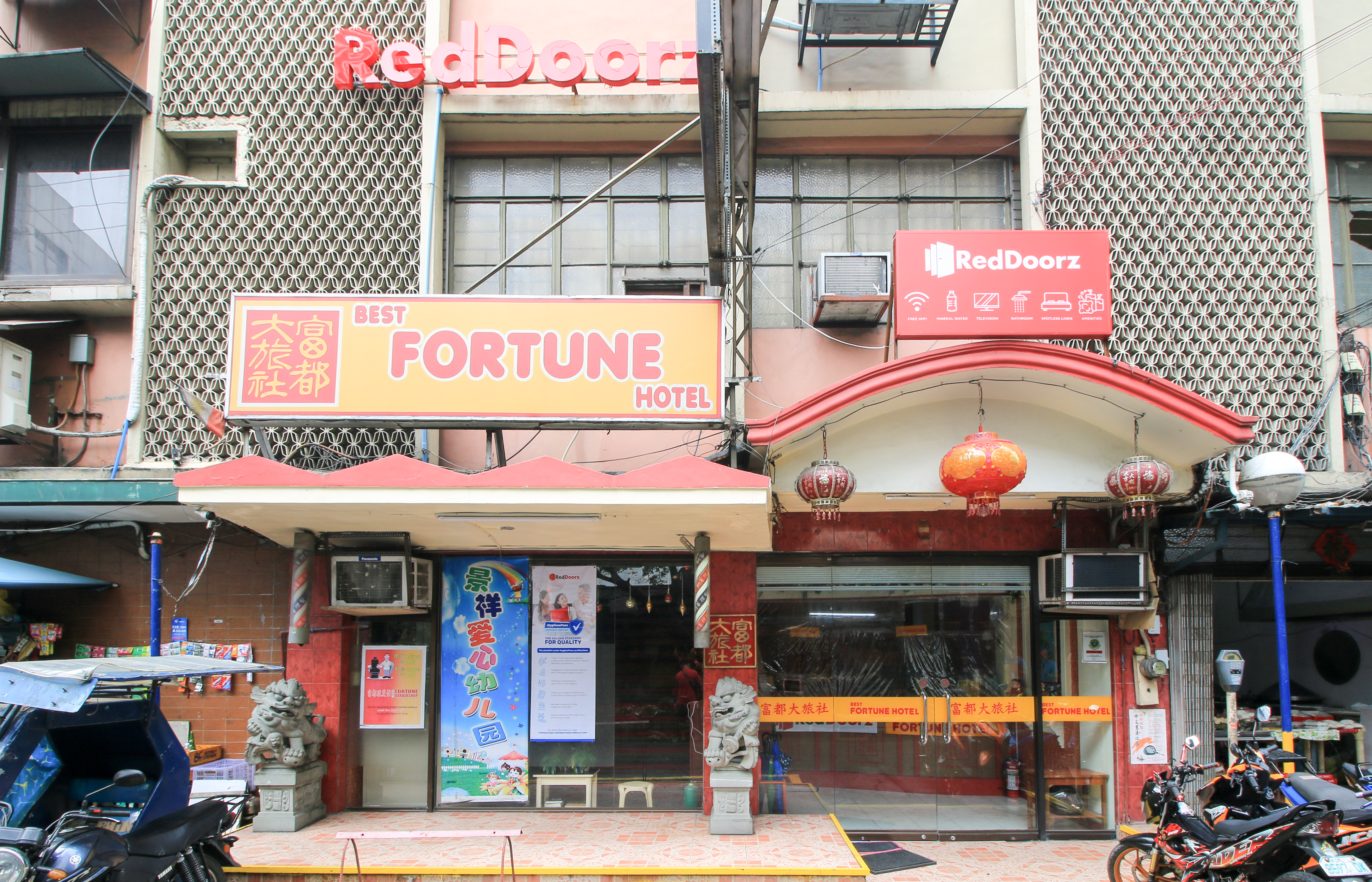 RedDoorz Plus @ Chinatown Binondo 2/26