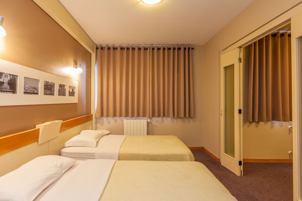 Tri Hotel & Flat Caxias 12/70