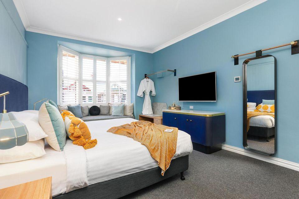 Signature, Bay, King Bed