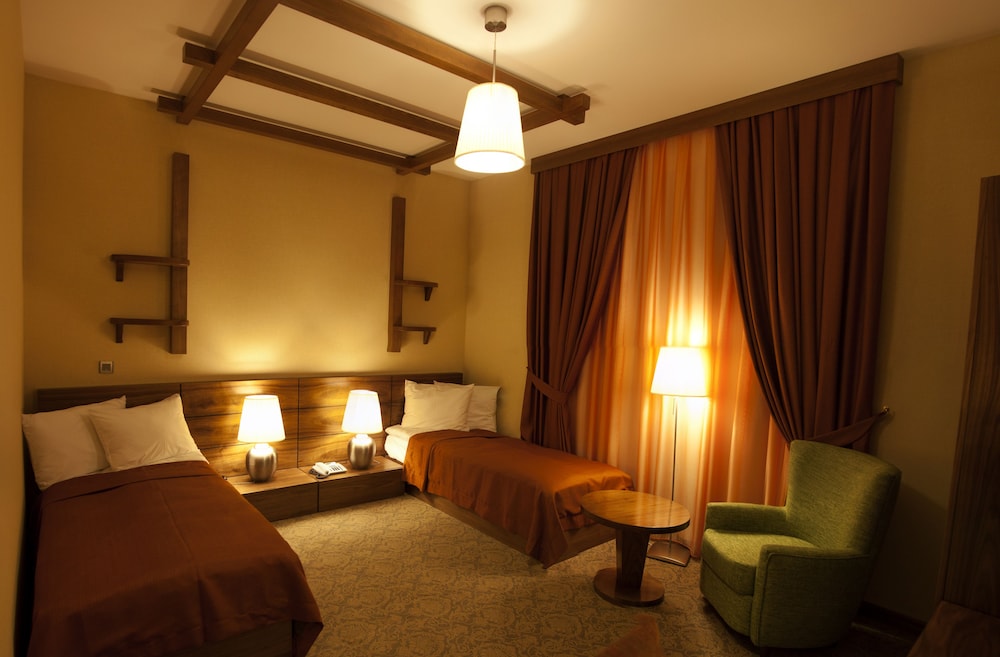 El Resort Hotel 38/50