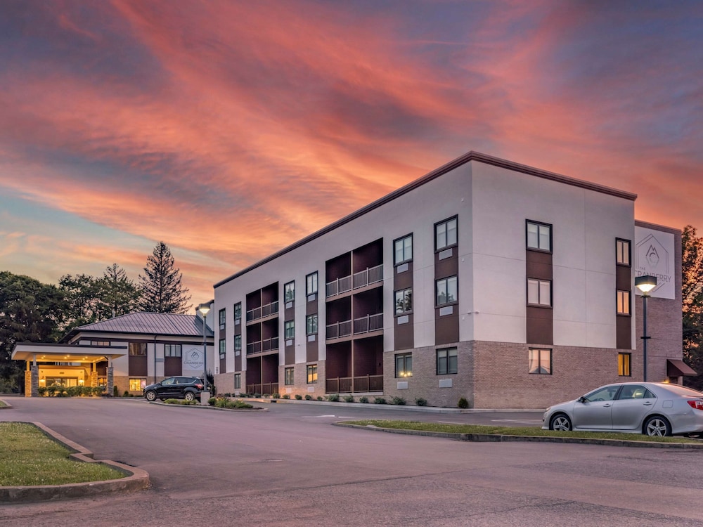 The Cranberry Ascend Hotel Collection 3/65
