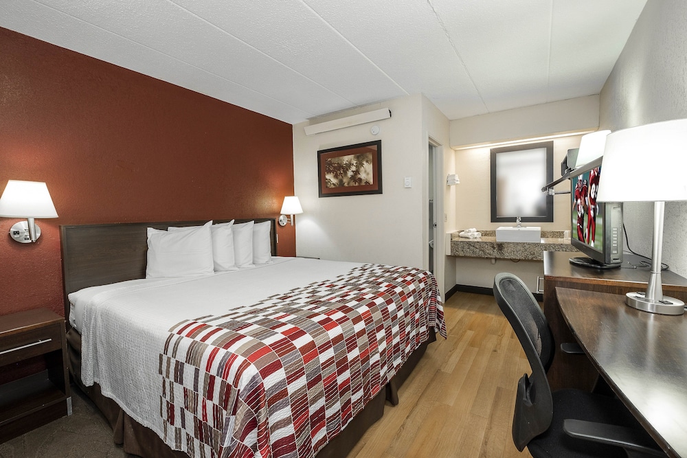 Travelodge by Wyndham Peoria 32/52