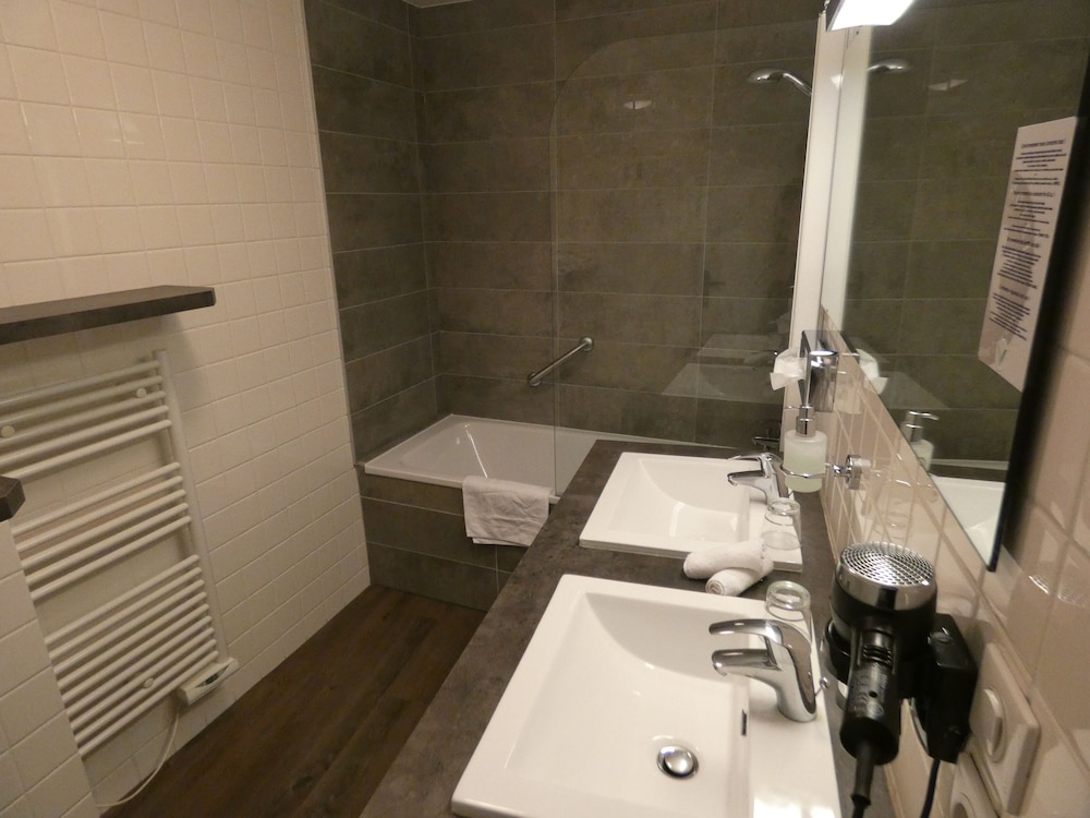 Hotel the Originals Des Princes Chambery 74/77