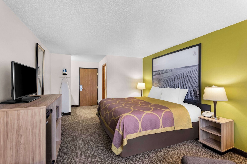 Super 8 by Wyndham Oelwein 8/47