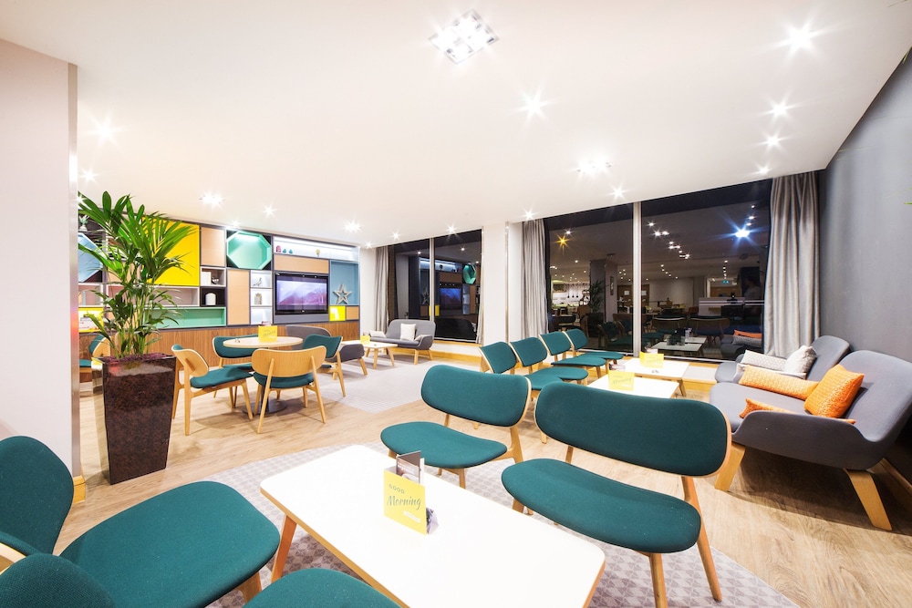 Holiday Inn Gatwick Airport 44/75