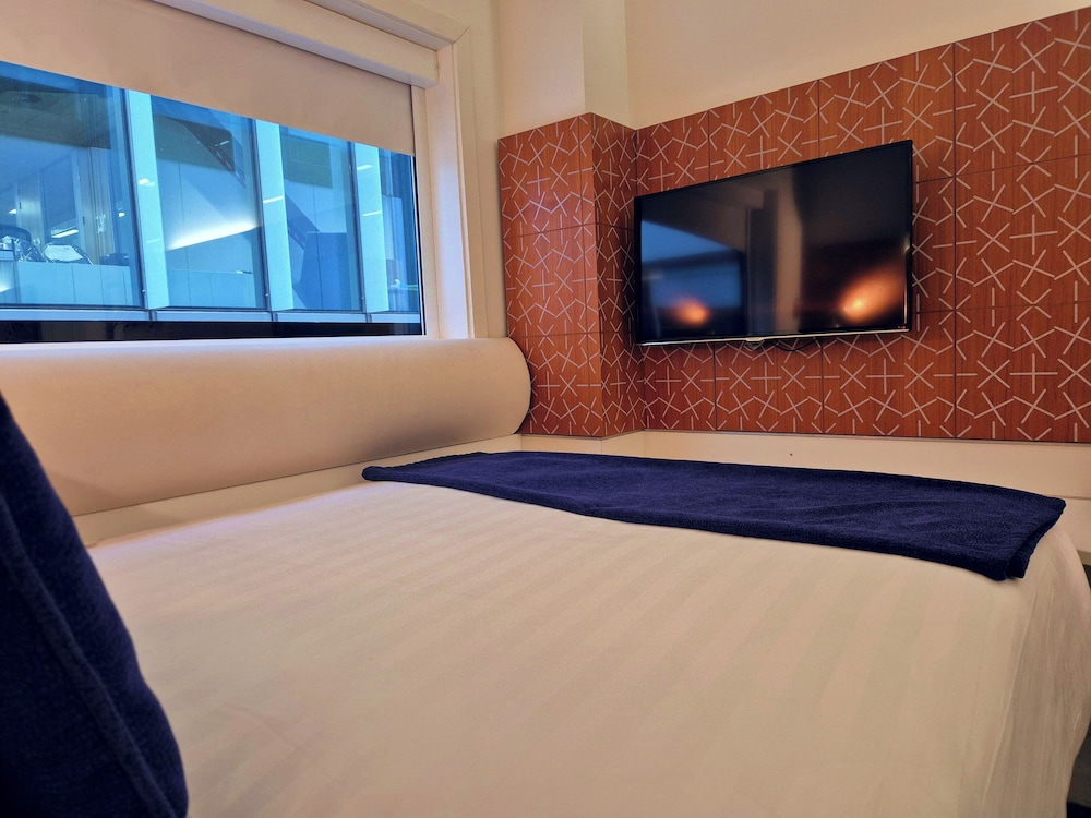 ROOM, DOUBLE BED