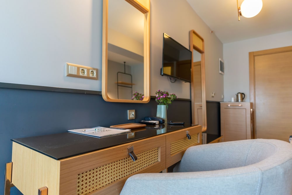 Viva La Vita Hotel Bornova 10/40