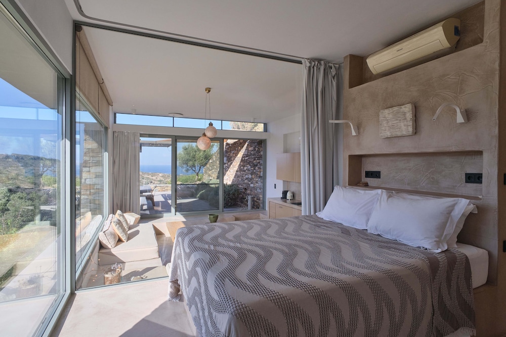 Valley, Retreat, Courtyard, Double Bed, Sea View, 2 Sofa, Hot Tub