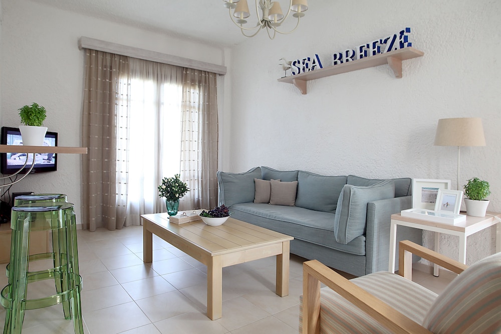 Skopelos Village Hotel Apartments 48/75