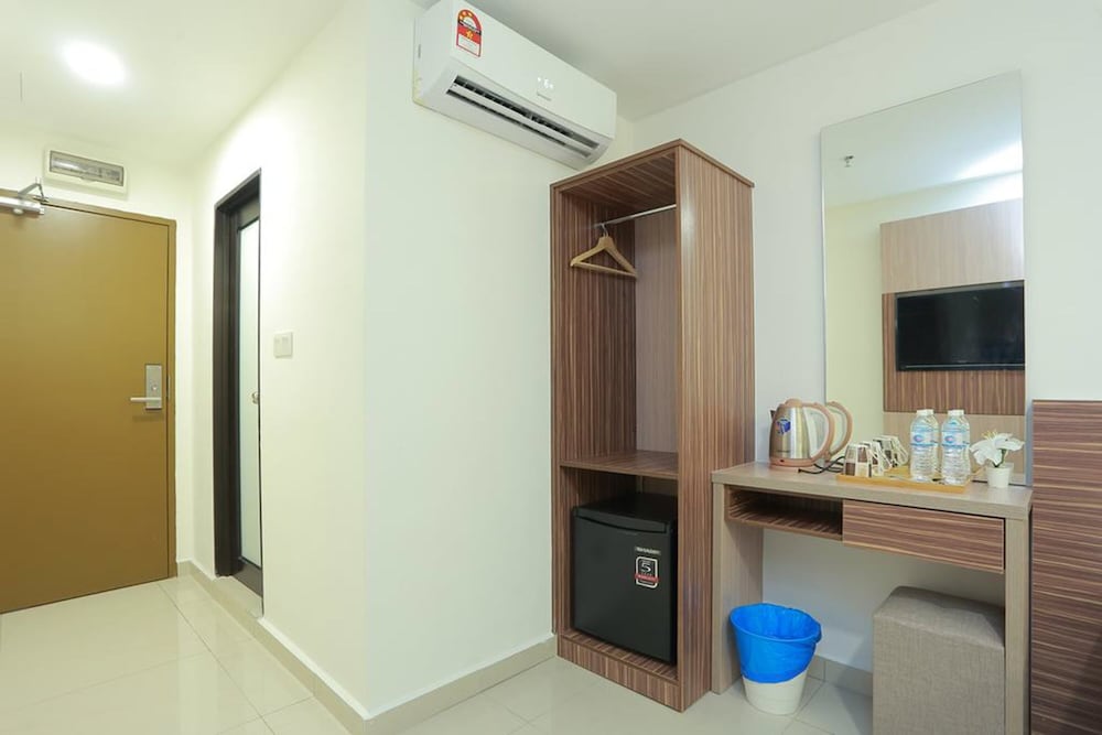 Bitz Bintang Hotel 16/18