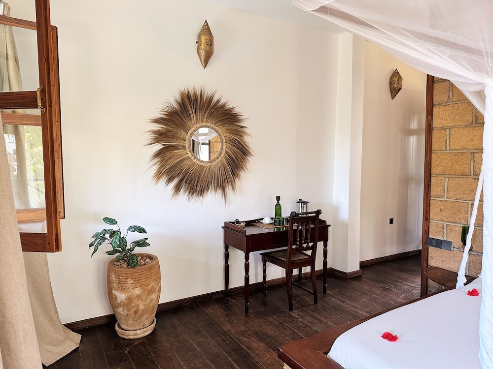 Aluna Beach Lodge 2/50