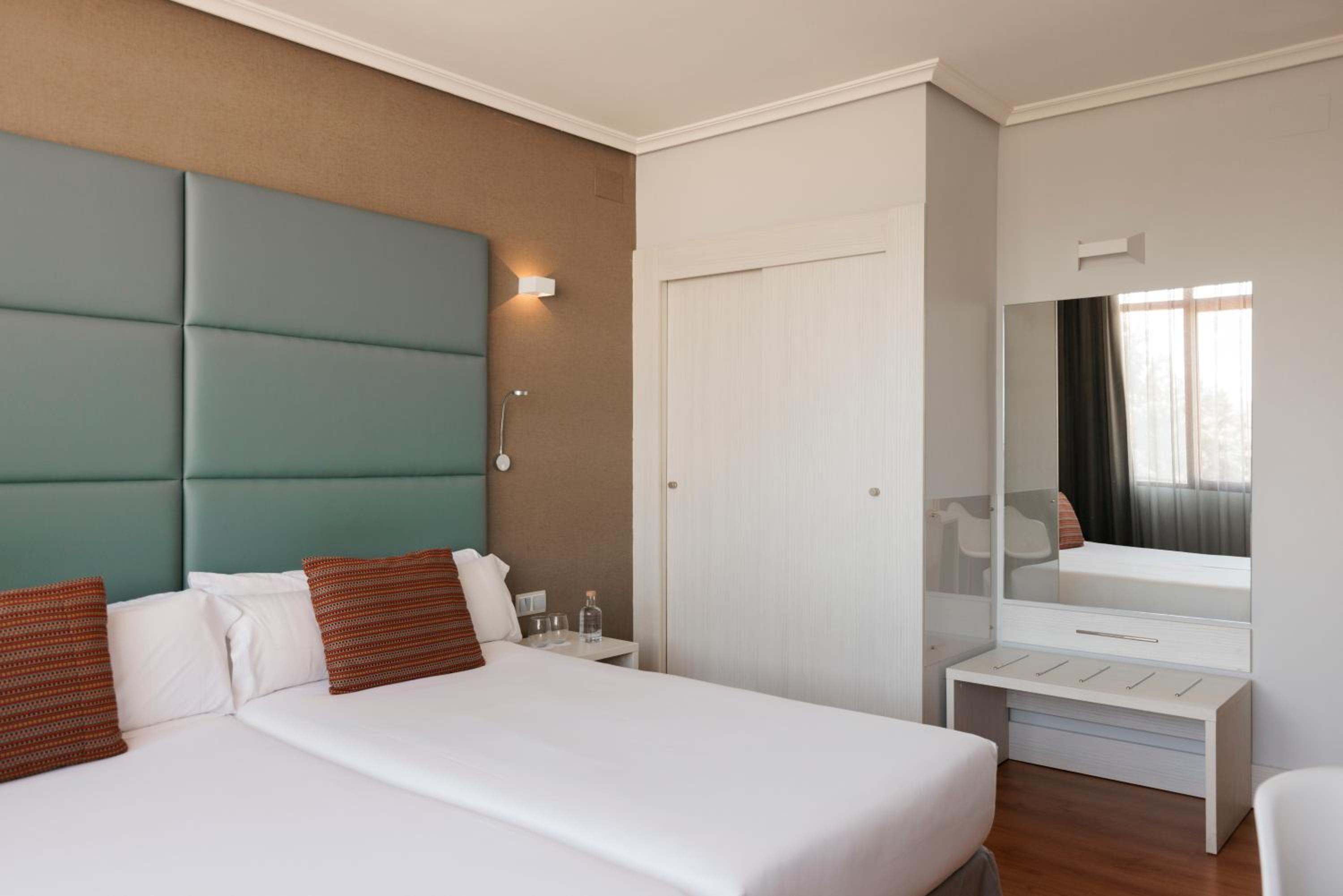 Room, Double or Twin Bed