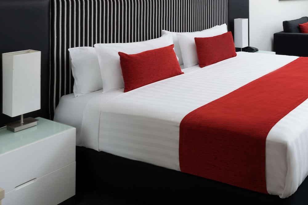 Rydges Mount Panorama Bathurst 12/66