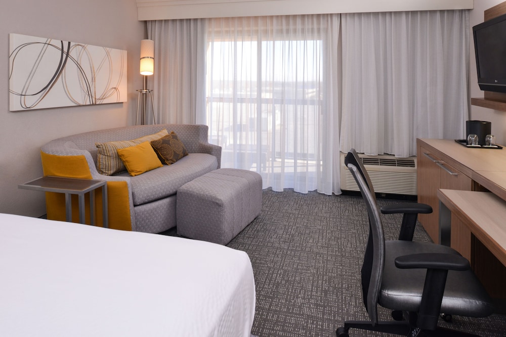 Country Inn & Suites by Radisson, Brown Deer - Milwaukee North 20/65