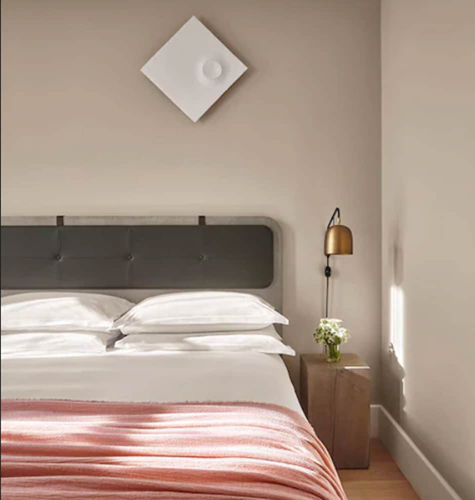 ROOM, QUEEN BED, ACCESSIBLE
