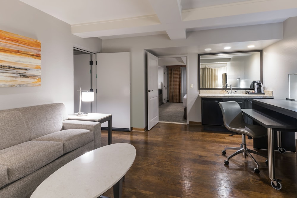 Holiday Inn Hotel And Suites Phoenix Airport North 42/86