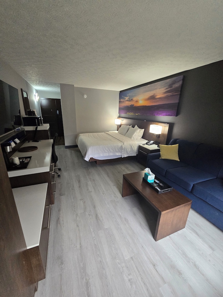 Luxor Inn & Suites 45/52